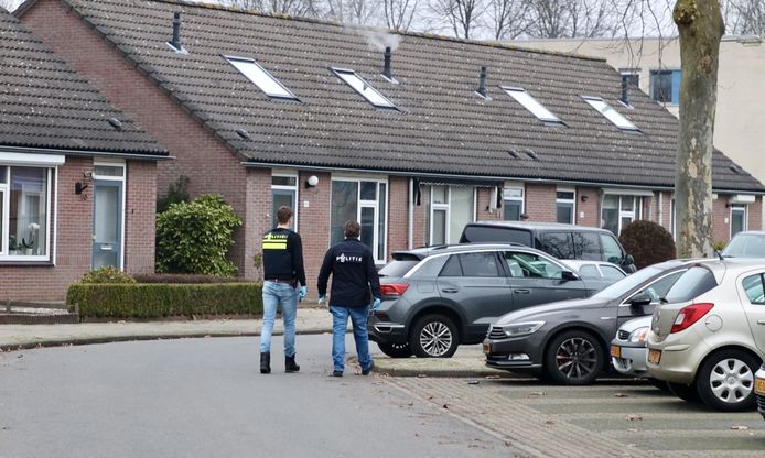 Twee 32-jarige mannen uit Hengelo blijven langer in voorarrest. Dinsdag 25 januari werden zij thuis gearresteerd op verdenking van productie van en handel in harddrugs. De politie denkt dat zij betrokken zijn bij het grote crystal meth-lab dat afgelopen zomer in Boekelo werd ontdekt.