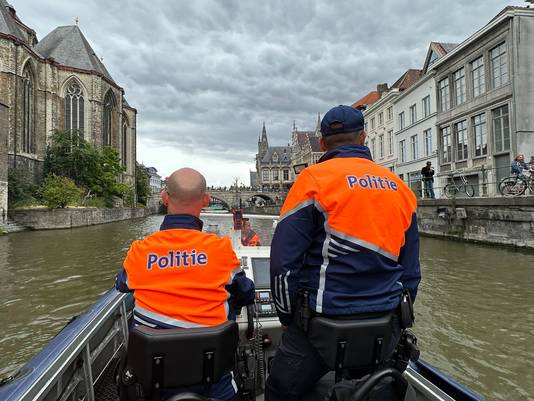 Fuori con la polizia merci a Gand.