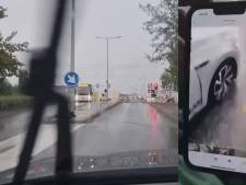 Ronald ziet hoe trein sputterende bus doorboort en rent naar chauffeur toe: ‘Wat een koele kikker’