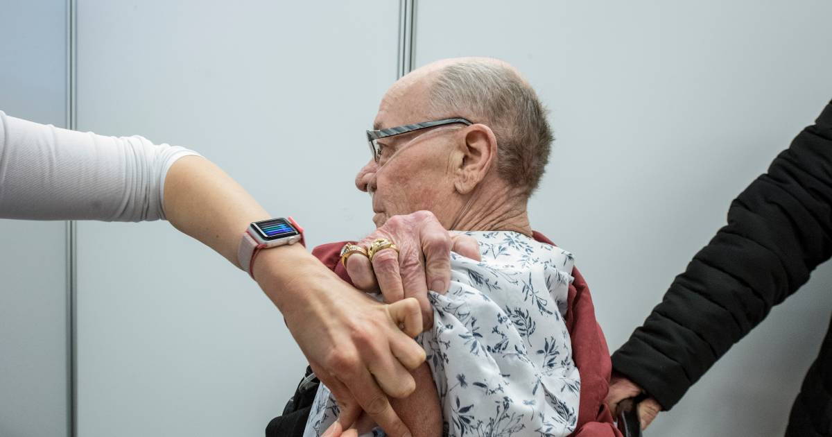 Ggd Drukt In Ede Gaspedaal In Arnhemse Huisarts Wacht Op Levering Zo Verloopt Het Vaccineren In De Regio Ede Gelderlander Nl