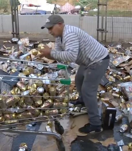 Chilenen hamsteren bier dat uit vrachtwagen viel
