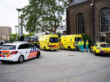 Twee kleine kinderen uit hete auto bevrijd in Tilburg