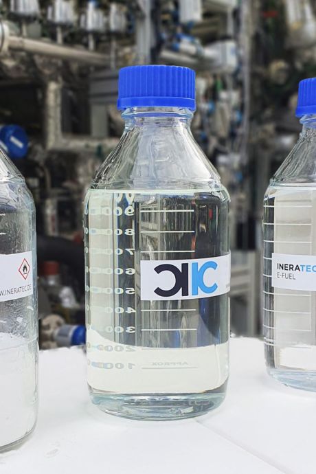 “Ça sent la bougie”: les e-fuels, carburants de synthèse d'un futur décarboné