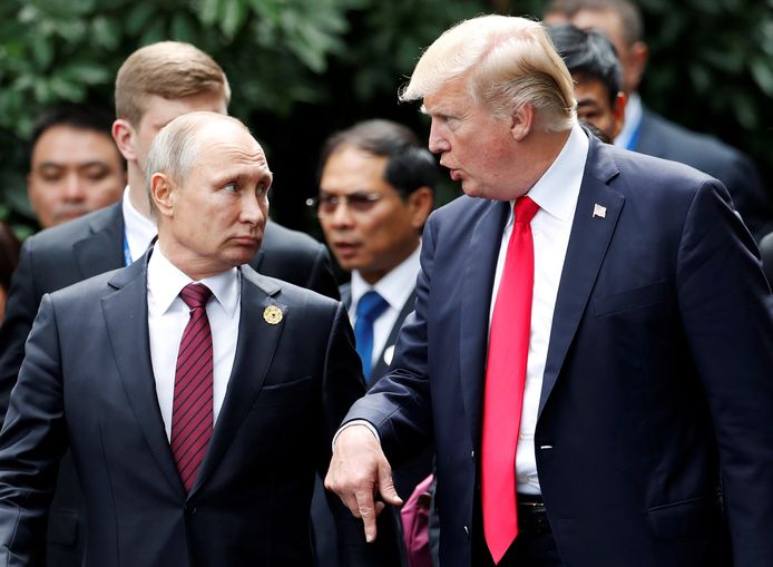 Putin en Trump op de APEC-top in Vietnam op 11 november 2017.