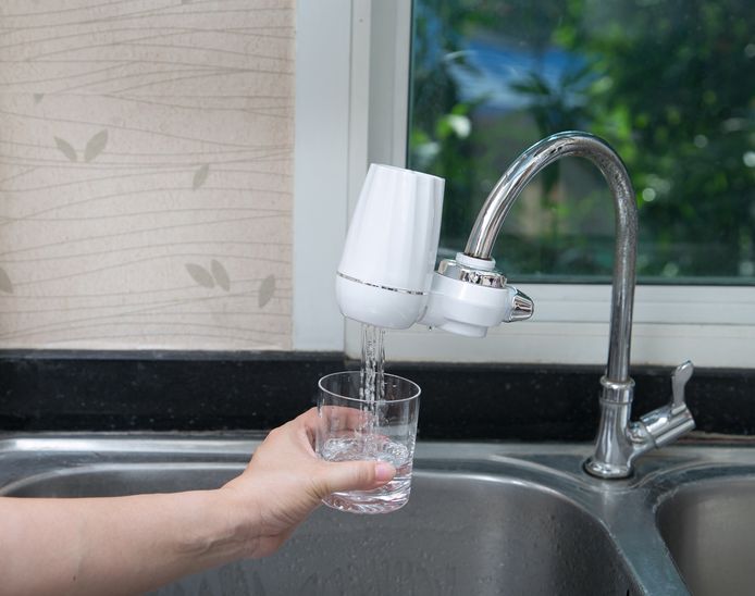 uitroepen Citaat hetzelfde Heb je een filter op de kraan nodig voor gezonder drinkwater? Dit zeggen  experts | Gezond | AD.nl