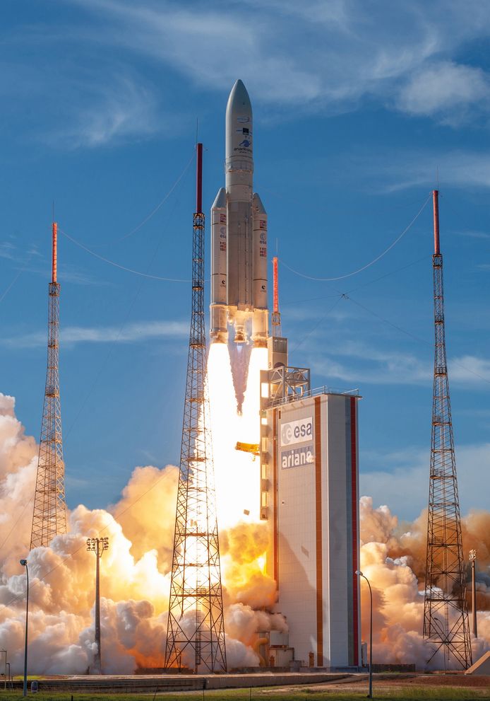 De lancering van een Ariane 5-raket vanaf de lanceerbasis in Frans-Guyana op 6 augustus 2019.