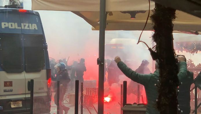 Rellen tussen de Italiaanse politie en hooligans van Eintracht Frankfurt.