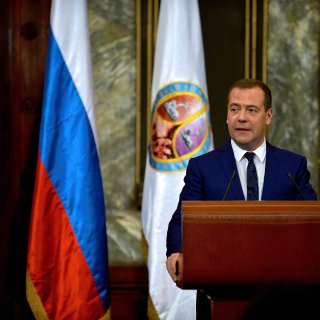 Niemand nam de dreigementen van ‘Kremlin-trol’ Medvedev écht serieus – tot Trump nu