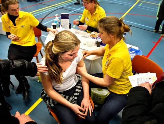 Archieffoto van een vaccinatie tegen baarmoederhalskanker in Helmond.