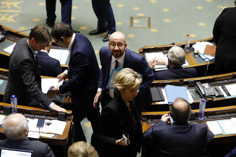 Premier Charles Michel (MR) gisteren tijdens de plenaire vergadering van de Kamer. Beeld BELGA