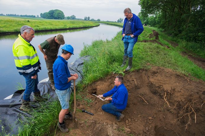 De herstelwerkzaamheden aan de Veerweg.
