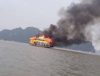 Toeristenboot brandt uit in Vietnam: 19 buitenlanders ontsnappen nipt aan ramp