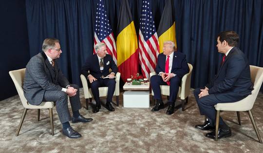 Trump, De Wever en koning Filip zaten 15 minuten samen in Davos • Trump wil ‘onmiddellijke onderhandelingen’ over Groenland