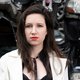 Lotte Velvet is een sterke performer, maar haar debuut rammelt