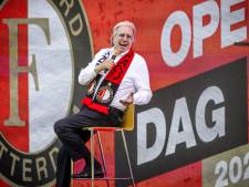Lee Towers weer thuis, zanger overladen met wensen en bloemen