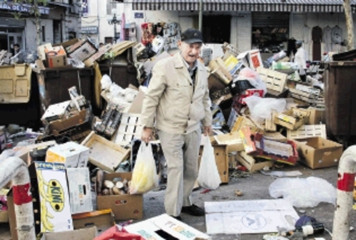 In Marseille wordt het vuilnis niet meer opgehaald door stakingen. (FOTO AP) Beeld AP