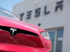 Baisse des prix et licenciements massifs: les nuages noirs s’accumulent au-dessus de Tesla