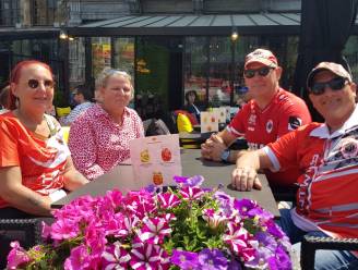 Trouwste Antwerp-fans nú al paraat op Grote Markt: “Hele dag vastgeroest op dit terras om onze helden van op de eerste rij te kunnen zien”