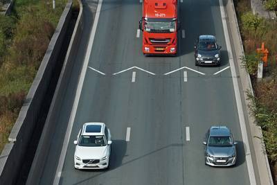 Nieuwe wegmarkering op Vlaamse snelwegen: dit is wat ze betekent