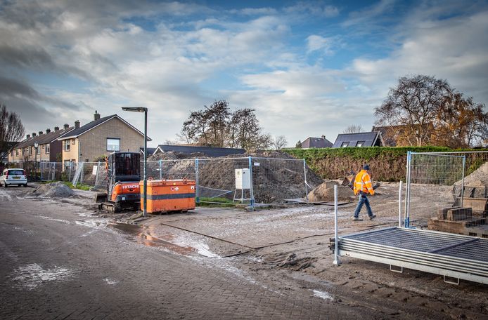 Het terrein waar het voormalige dorpshuis van Goudswaard stond, wordt eindelijk bebouwd.