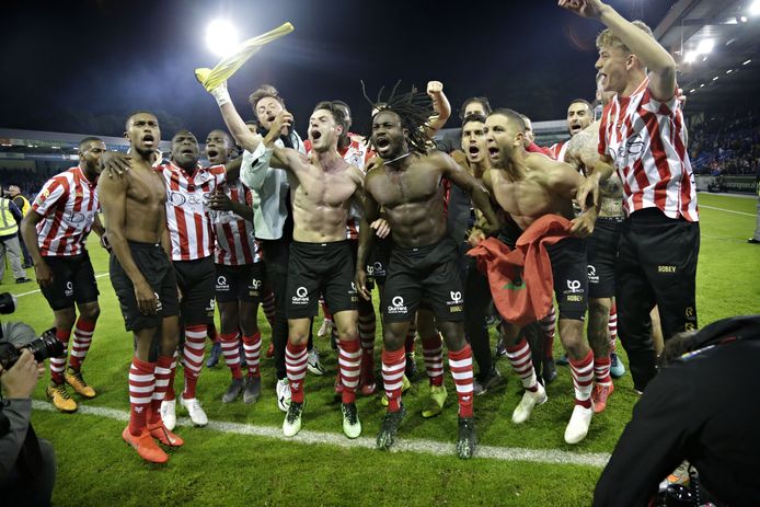De Sparta-selectie is uitzinnig van vreugde na de zege op De Graafschap.