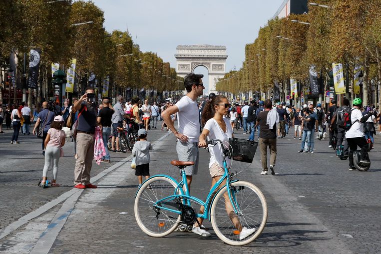 Parijs is een voorloper in de wereld als het aankomt op het terugdringen van de auto.  Beeld Francois Guillot/AFP