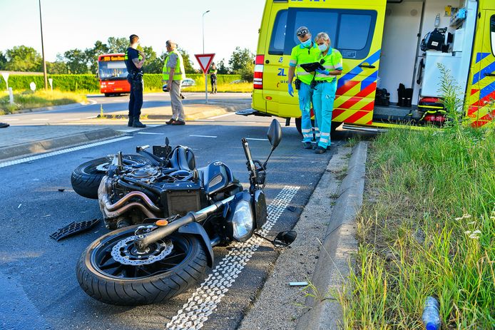 Motorrijder gewond na botsing op de Luikerweg bij Borkel en Schaft.