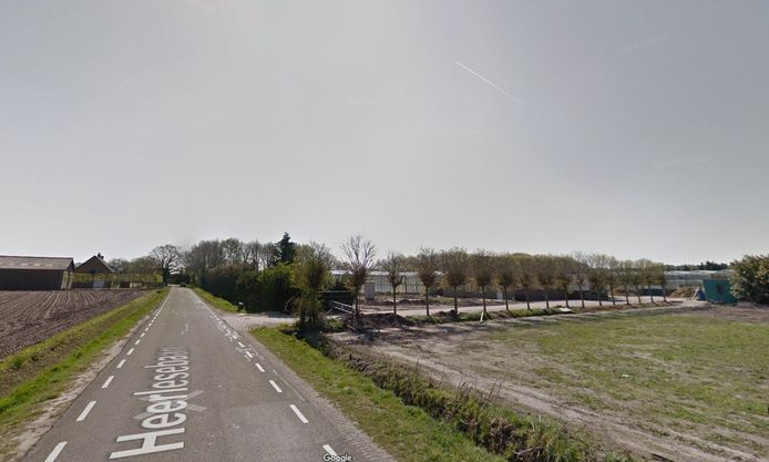 Op het perceel Heerlesebaan 4, met het verouderde kassencomplex, zijn plannen voor de bouw van vijf grote woningen.