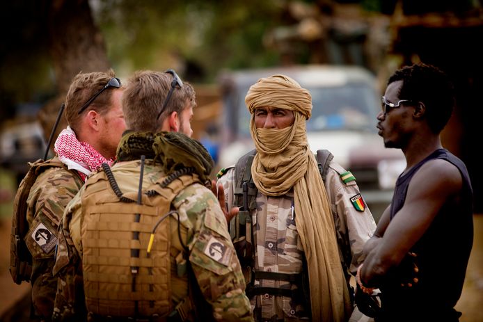 Nederlandse commando's op patrouille in Mali.