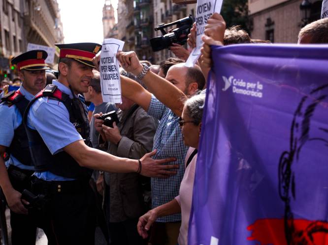 Spaanse Guardia Civil neemt opnieuw miljoenen stembiljetten in beslag