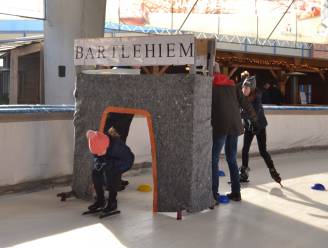 Mini-Elfstedentocht op Deventer ijsbaan De Scheg: klunen, stempelen en onder brug bij Bartlehiem door