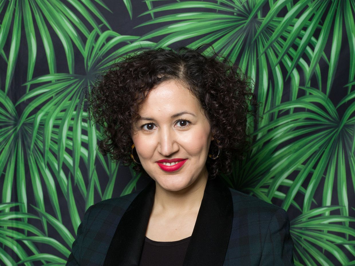 Rajae el Mouhandiz: ‘Of ik nu naar het oosten of naar het westen kijk: vrouwen zijn vooral aan het zorgen of zwijgen.’ Beeld Ivo van der Bent