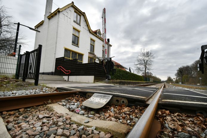 Veel buurtbewoners vinden het station in Vroomshoop maar een enge plek.