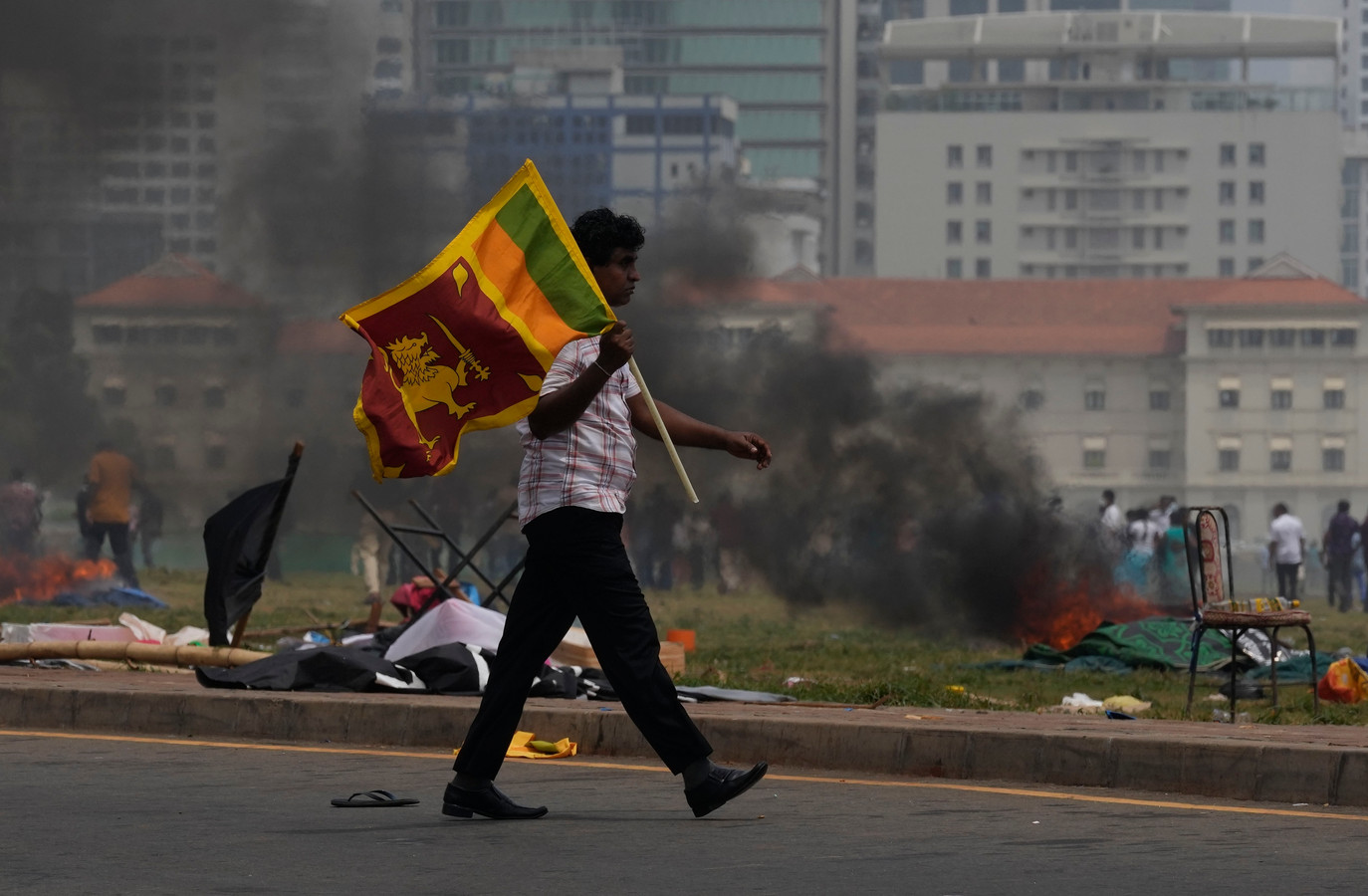 Шри последние. Протесты в Шри Ланке 2022. Шри Ланка митинг 2022. Революция на Шри Ланке 2022. Беспорядки в Шри Ланке 2022.