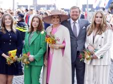Kleuren van de koninklijke garderobe moeten dankbaarheid en vrede uitstralen