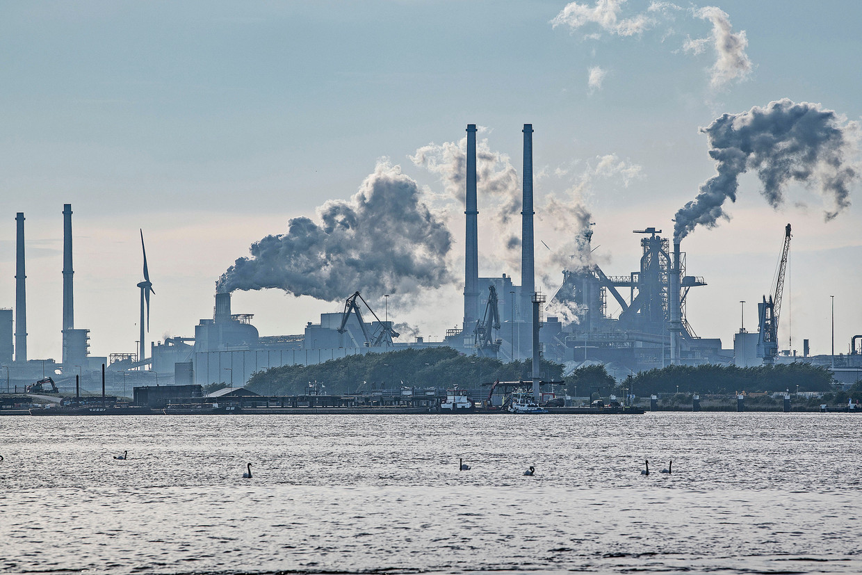 Tata Steel IJmuiden wordt financieel afgeroomd door Indiase  moedermaatschappij