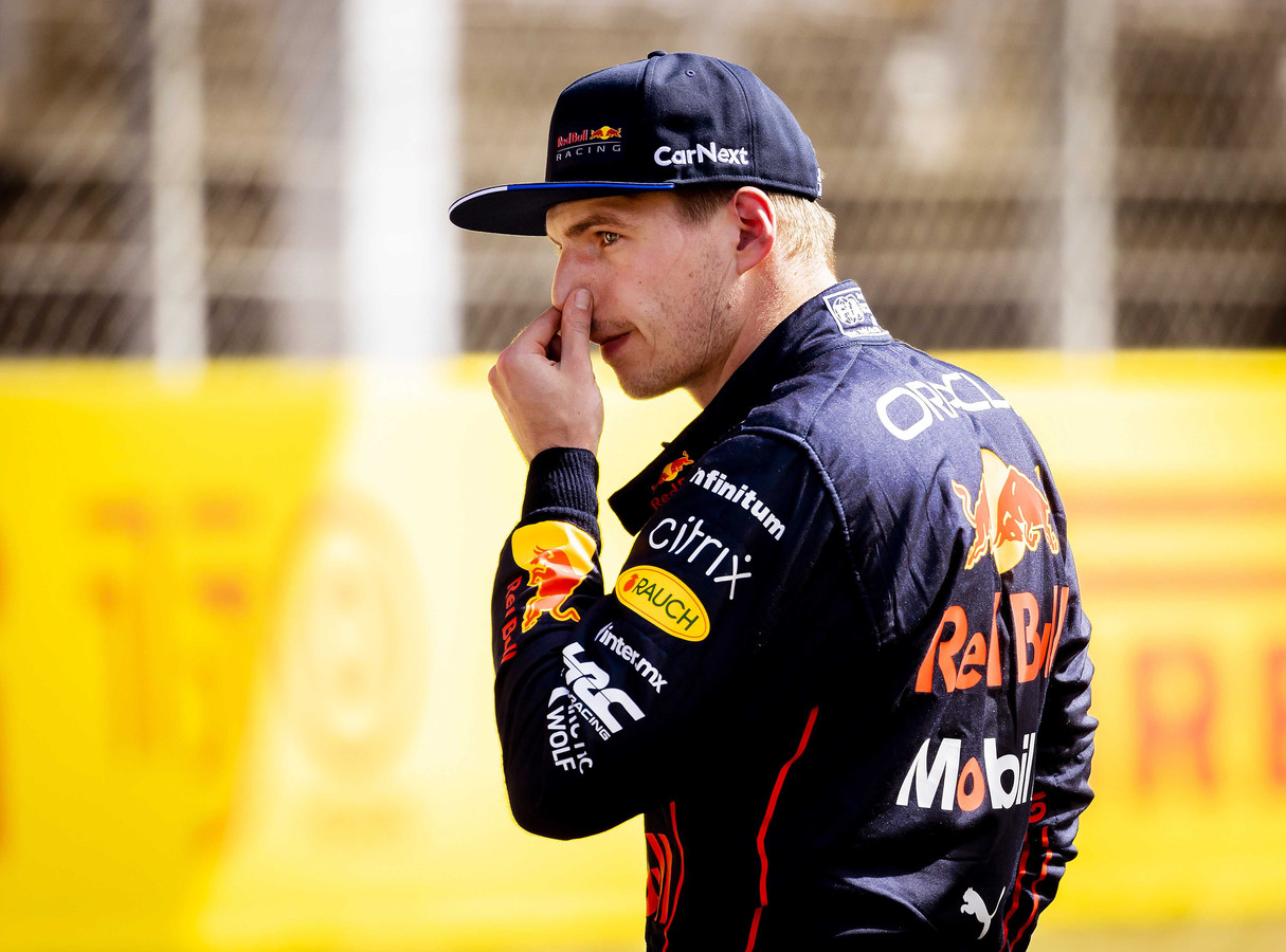 Max Verstappen na afloop van de kwalificatie in Barcelona.