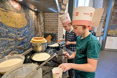 Samen eten levert mooie gesprekken op tussen jong en oud