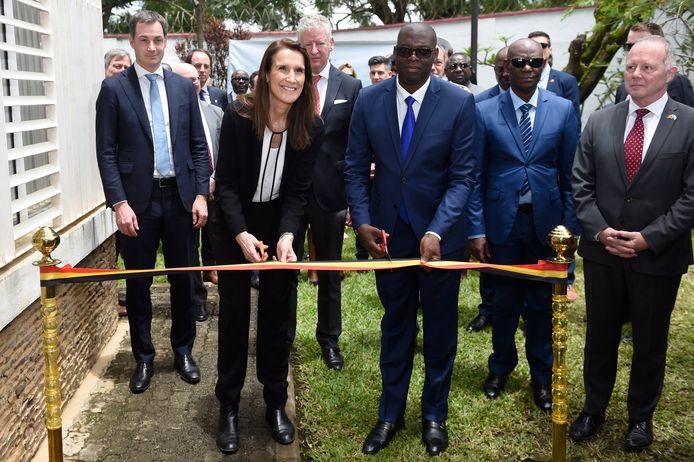 Premier Sophie Wilmes (MR) bij de heropening van het Belgische consulaat-generaal in Lubumbashi.