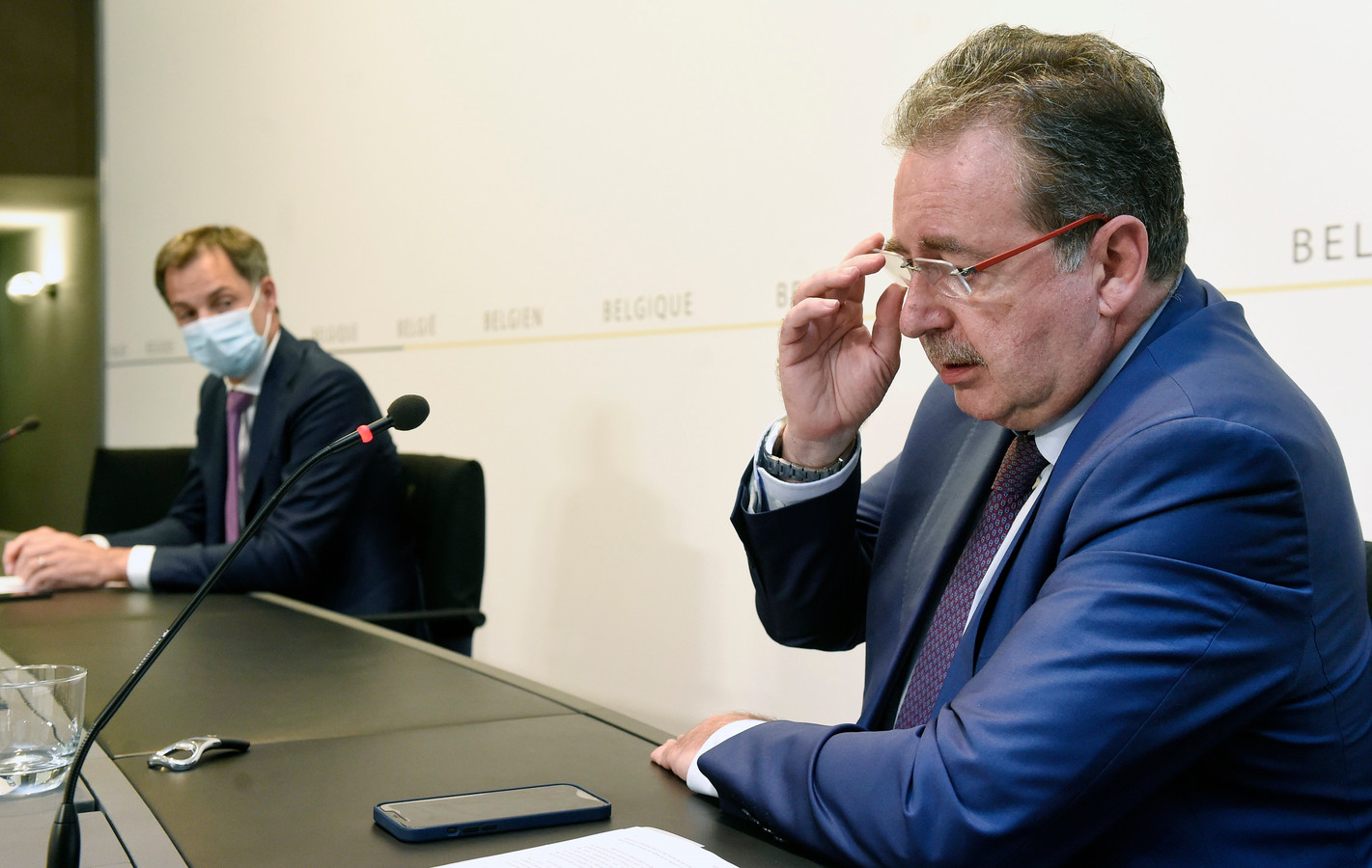 Rudi Vervoort, le ministre-président bruxellois, photographié lors de la conférence de presse après du Codeco concernant l'évolution du Covid-19.