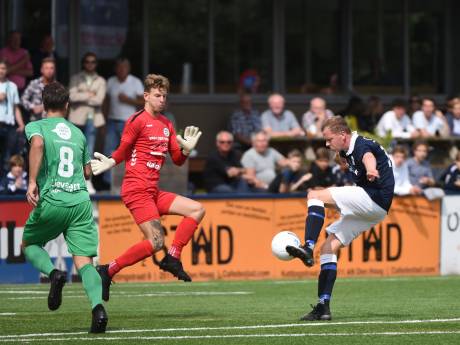 Het is weer fijn langs de lijn in het amateurvoetbal: ‘Toch wel lekker weer, zo’n wedstrijdje’