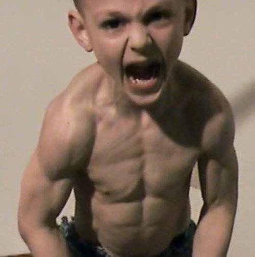 Le Petit Garcon Le Plus Fort Du Monde A 5 Ans Insolite 7sur7 Be