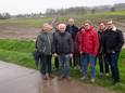 De actiegroep Brugverzet is tegen de inplanting van de nieuwe Scheldebrug langs de Voordestraat achter het kerkhof.
