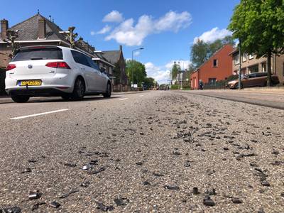 Vrachtwagen verliest lading in Chaam: metaalsnippers bezaaid over de weg