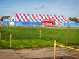 De feesttent naast het parcours van de Superprestige in Ruddervoorde.