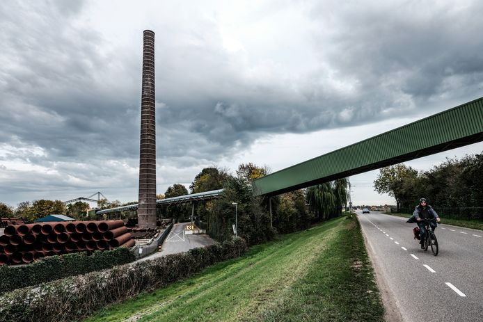 Schoorsteen van voormalig steenfabriek Spijk gered: ‘Dit past in het ...