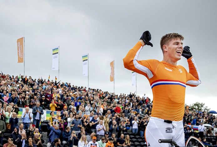Niek Kimmann kroont zich op Papendal tot wereldkampioen.