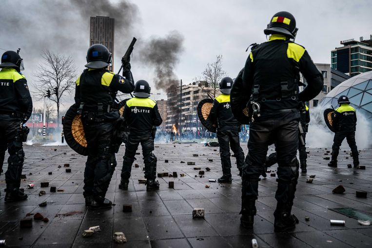 Door het hele land rellen na avondklok: â€˜Wat bezielt deze