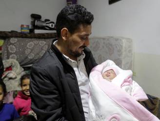 Wonderbaby Syrië verlaat ziekenhuis en is vernoemd naar overleden moeder: “Ze betekent zoveel voor ons”