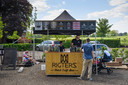 De Drive Thru van Rigtersbier, waar deelnemers bestelde bierpakketten op kunnen halen voor het online bierfestival, met vers tapbier op fles.